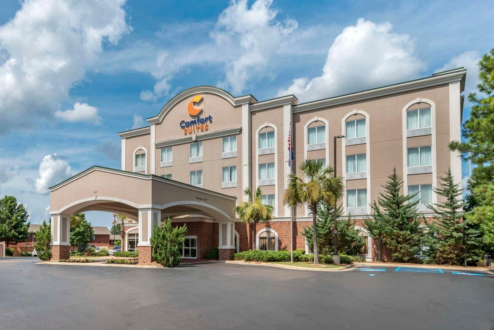 Comfort Suites Airport Luckney Buitenkant foto